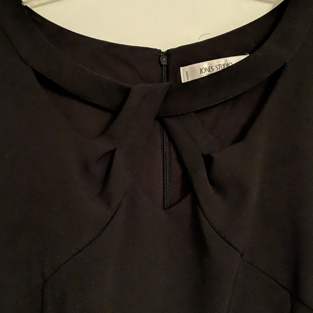 Black sleeveless sheath dress